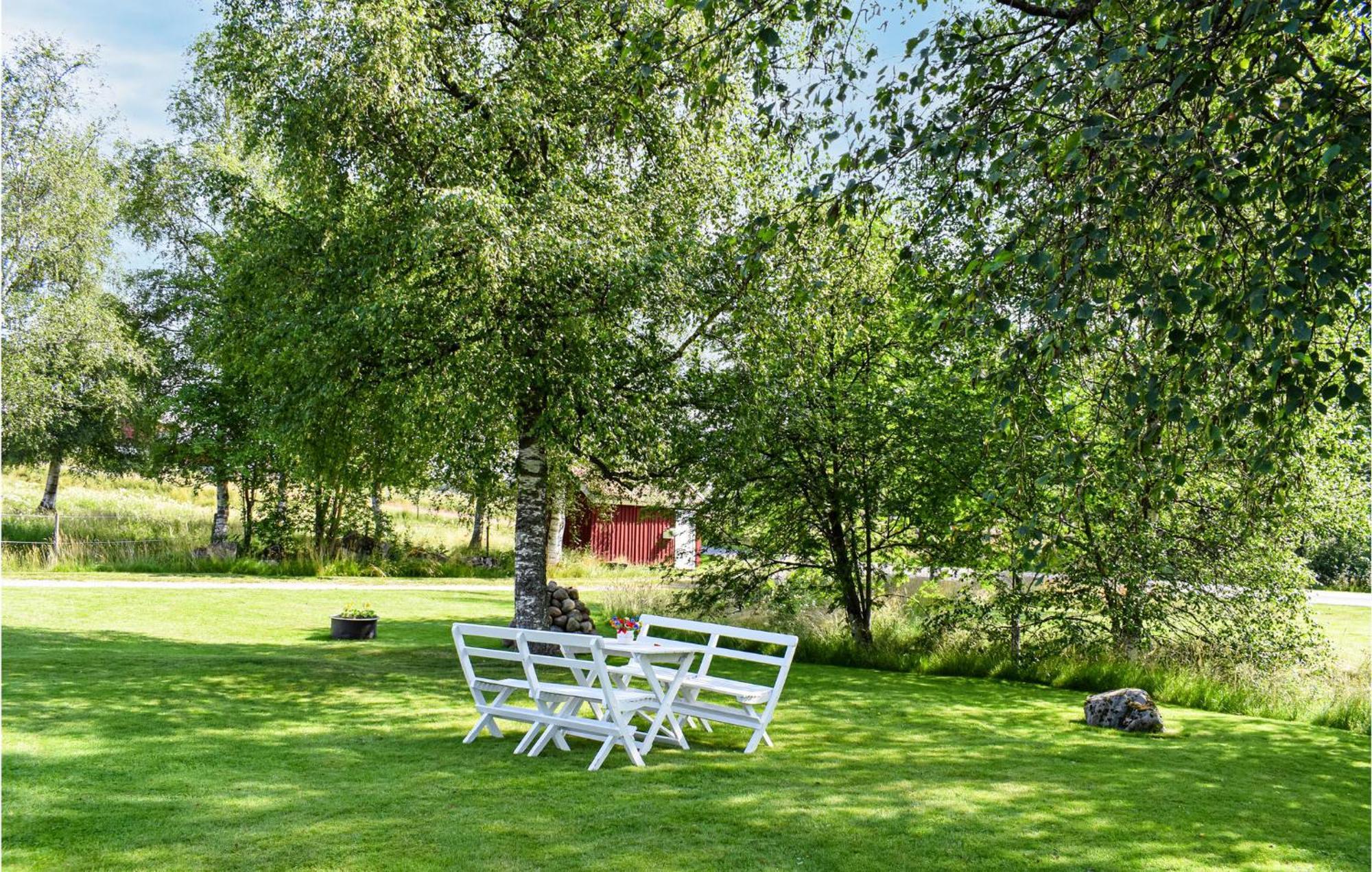 Amazing Home In Smalandsstenar With Wifi Atteras エクステリア 写真