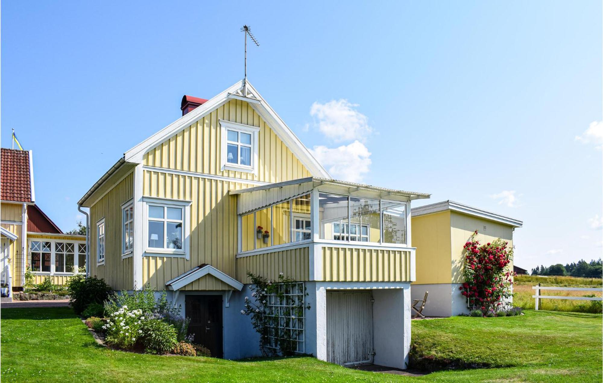 Amazing Home In Smalandsstenar With Wifi Atteras エクステリア 写真