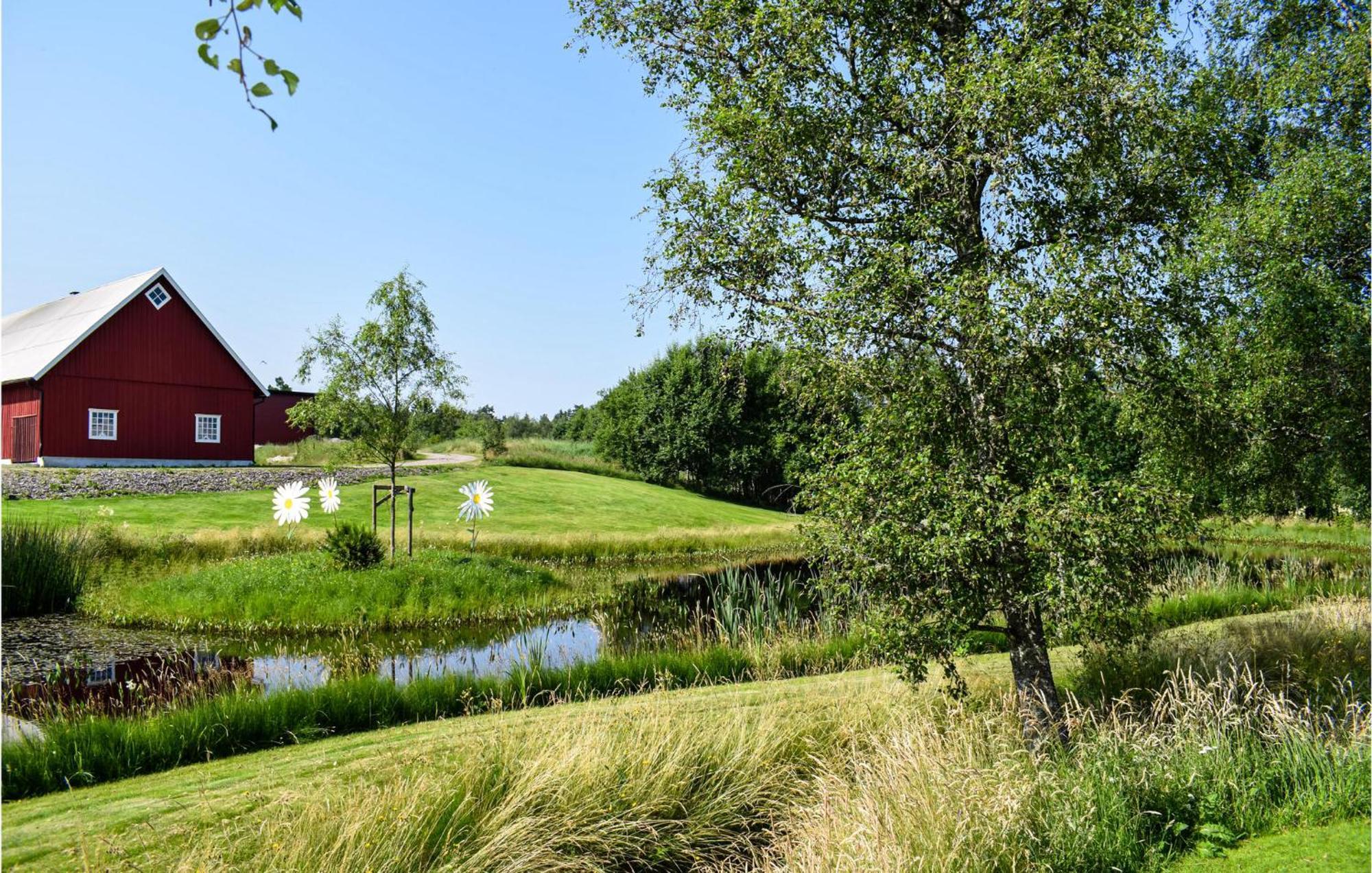 Amazing Home In Smalandsstenar With Wifi Atteras エクステリア 写真